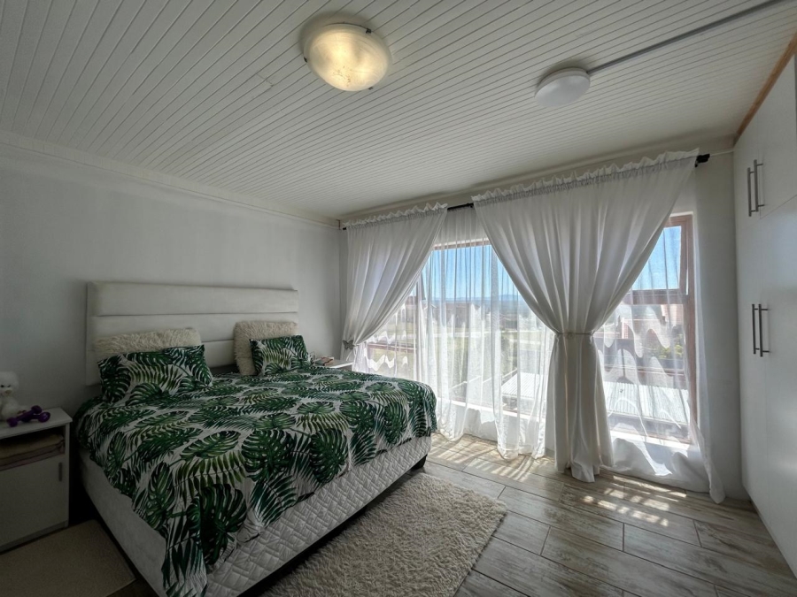 5 Bedroom Property for Sale in Wavecrest Eastern Cape